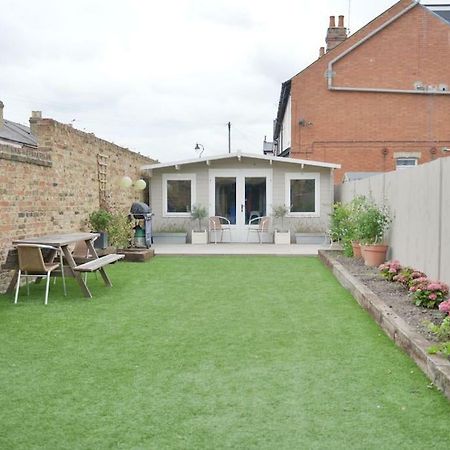Summer House Otel Thames Ditton Dış mekan fotoğraf